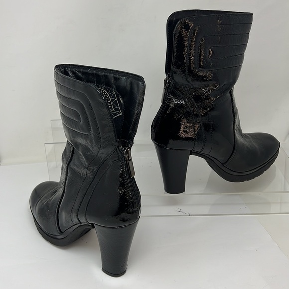 Aquatalia Sz 9 Black Patent Leather Mid Calf Back Zip Heel Boot - Picture 3 of 13